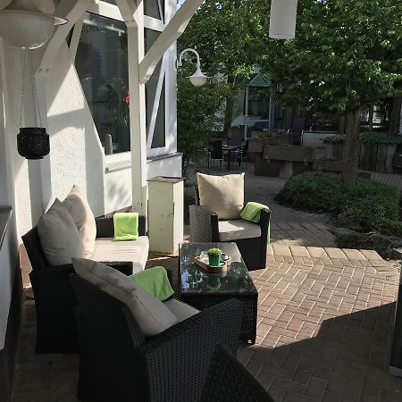 Sport Und Tagungshotel Кенцинген Экстерьер фото