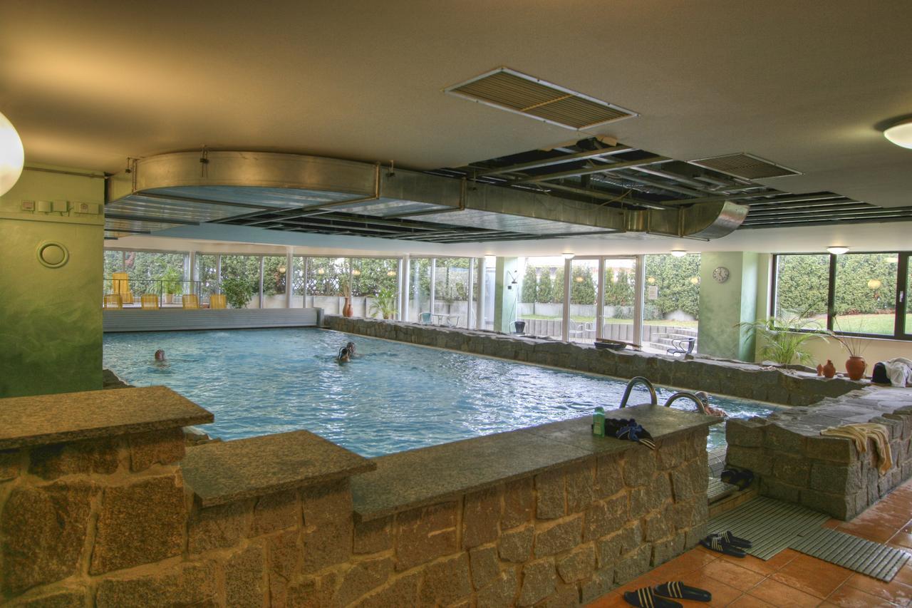Sport Und Tagungshotel Кенцинген Экстерьер фото