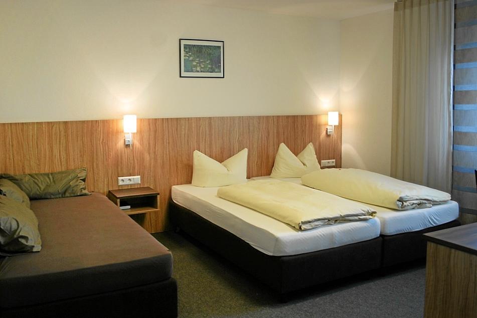 Sport Und Tagungshotel Кенцинген Экстерьер фото