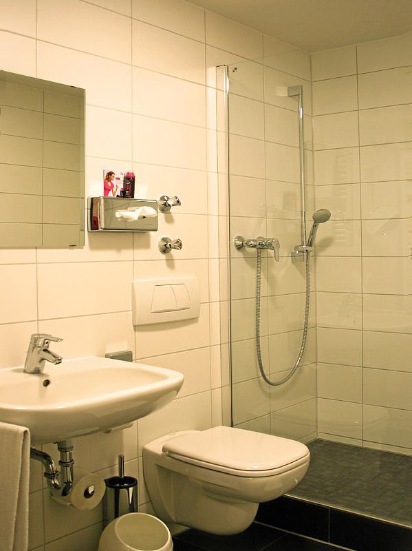 Sport Und Tagungshotel Кенцинген Экстерьер фото
