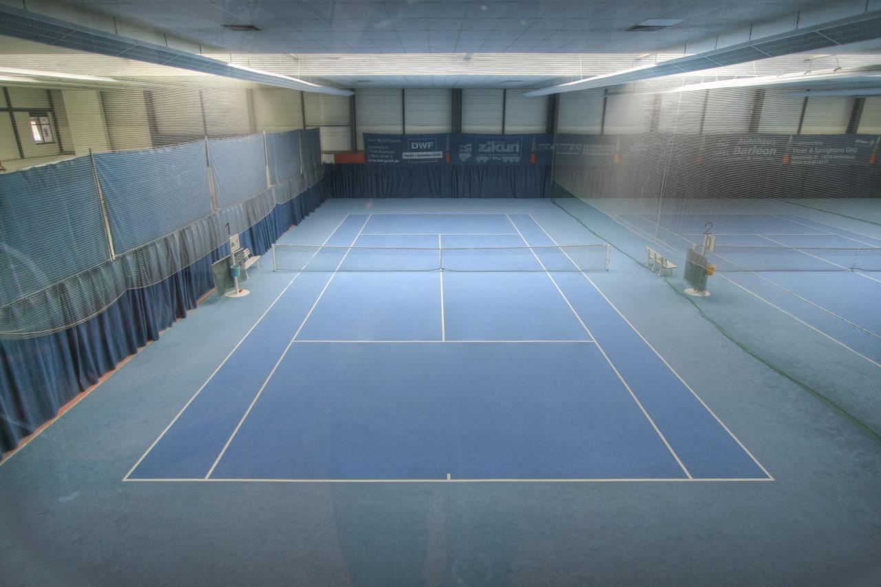 Sport Und Tagungshotel Кенцинген Экстерьер фото