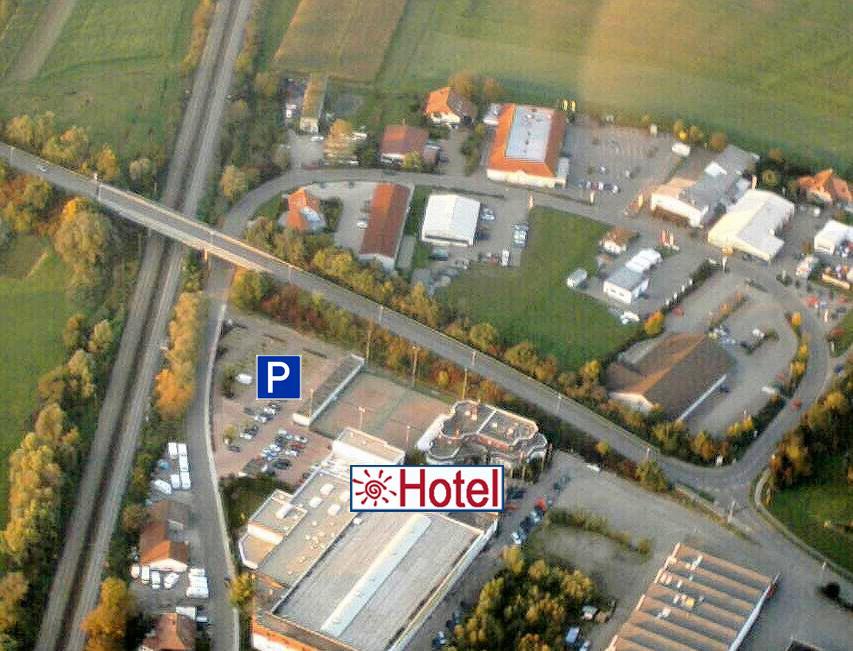 Sport Und Tagungshotel Кенцинген Экстерьер фото