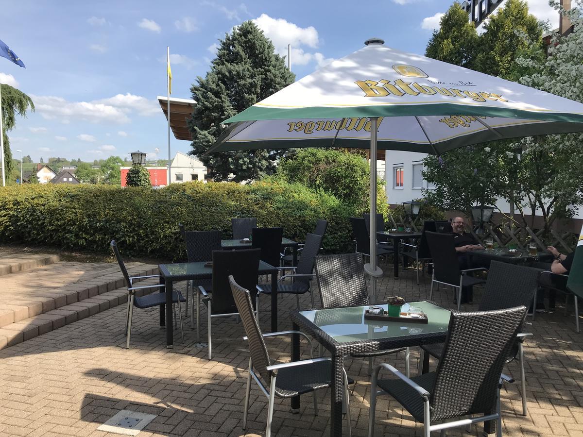 Sport Und Tagungshotel Кенцинген Экстерьер фото